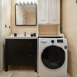 Old Town Apartment On Quiet Private Street